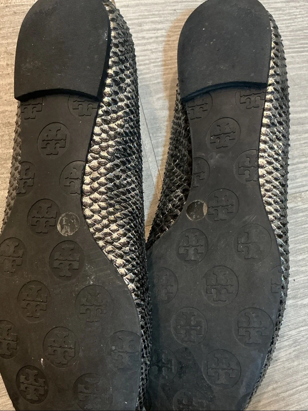 Tory Burch Reva Snakeskin Embossed Metallic Black Logo Ballet Flats Sz. 7.5M